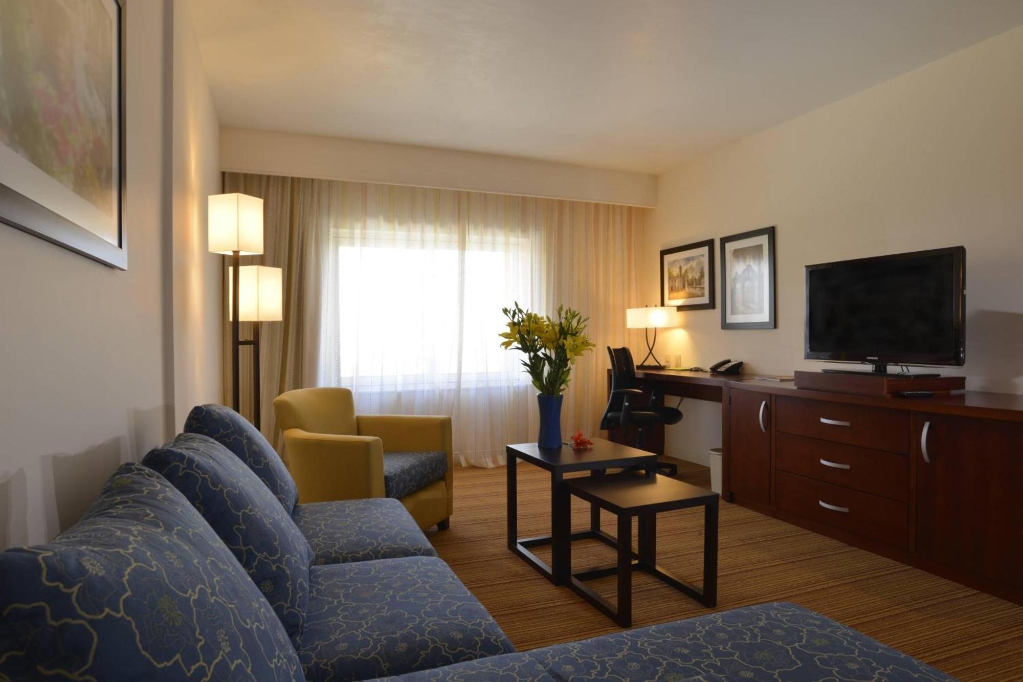 คอร์ตยาร์ด โตลูกา โตโยกัน Hotel โทลุกา ภายนอก รูปภาพ