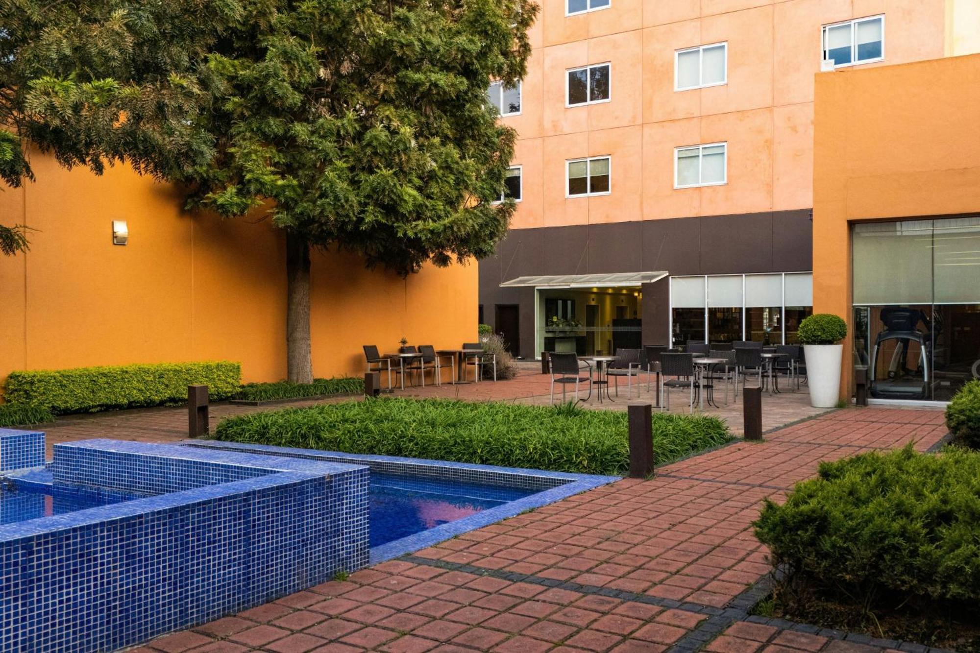 คอร์ตยาร์ด โตลูกา โตโยกัน Hotel โทลุกา ภายนอก รูปภาพ