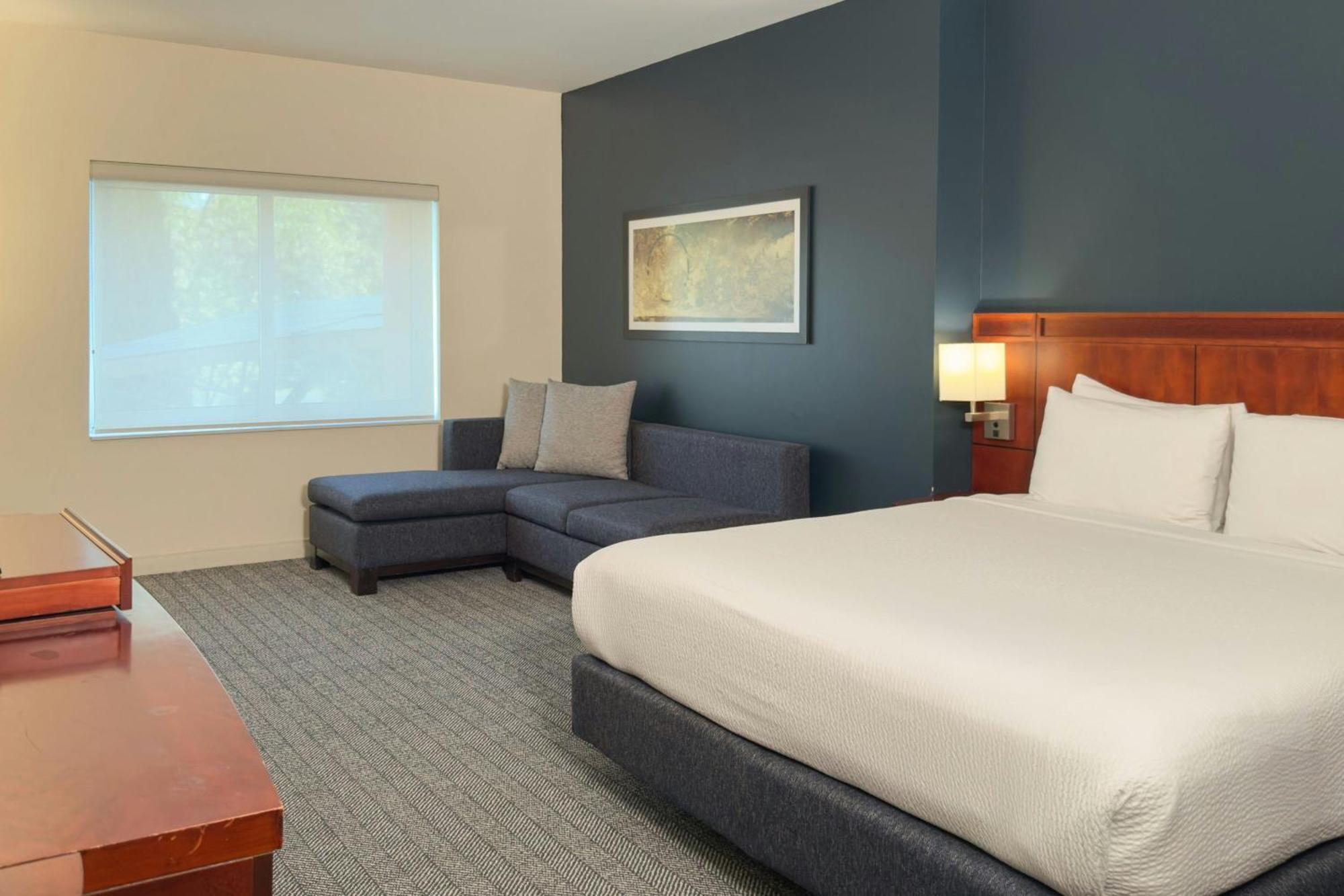 คอร์ตยาร์ด โตลูกา โตโยกัน Hotel โทลุกา ภายนอก รูปภาพ
