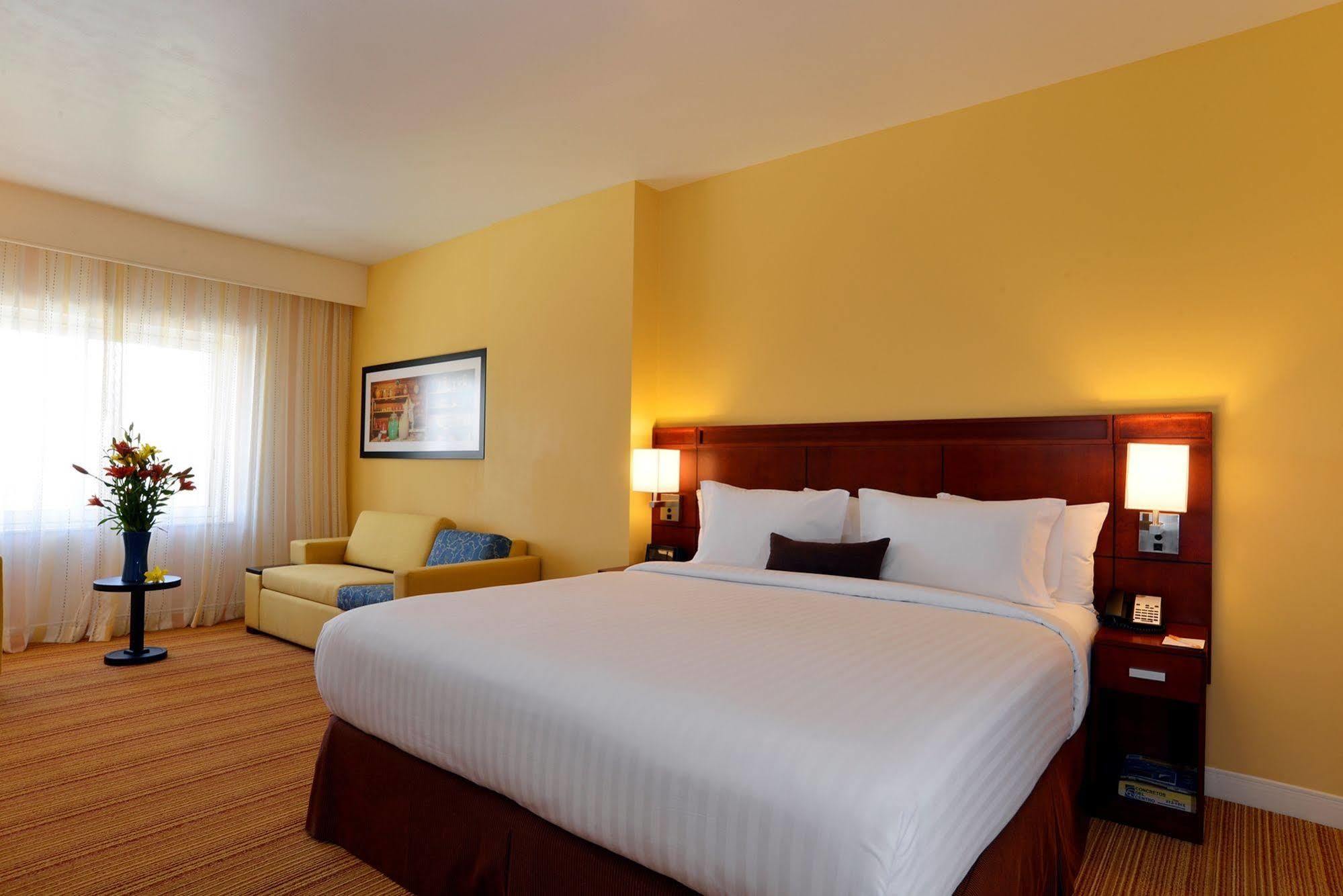 คอร์ตยาร์ด โตลูกา โตโยกัน Hotel โทลุกา ภายนอก รูปภาพ