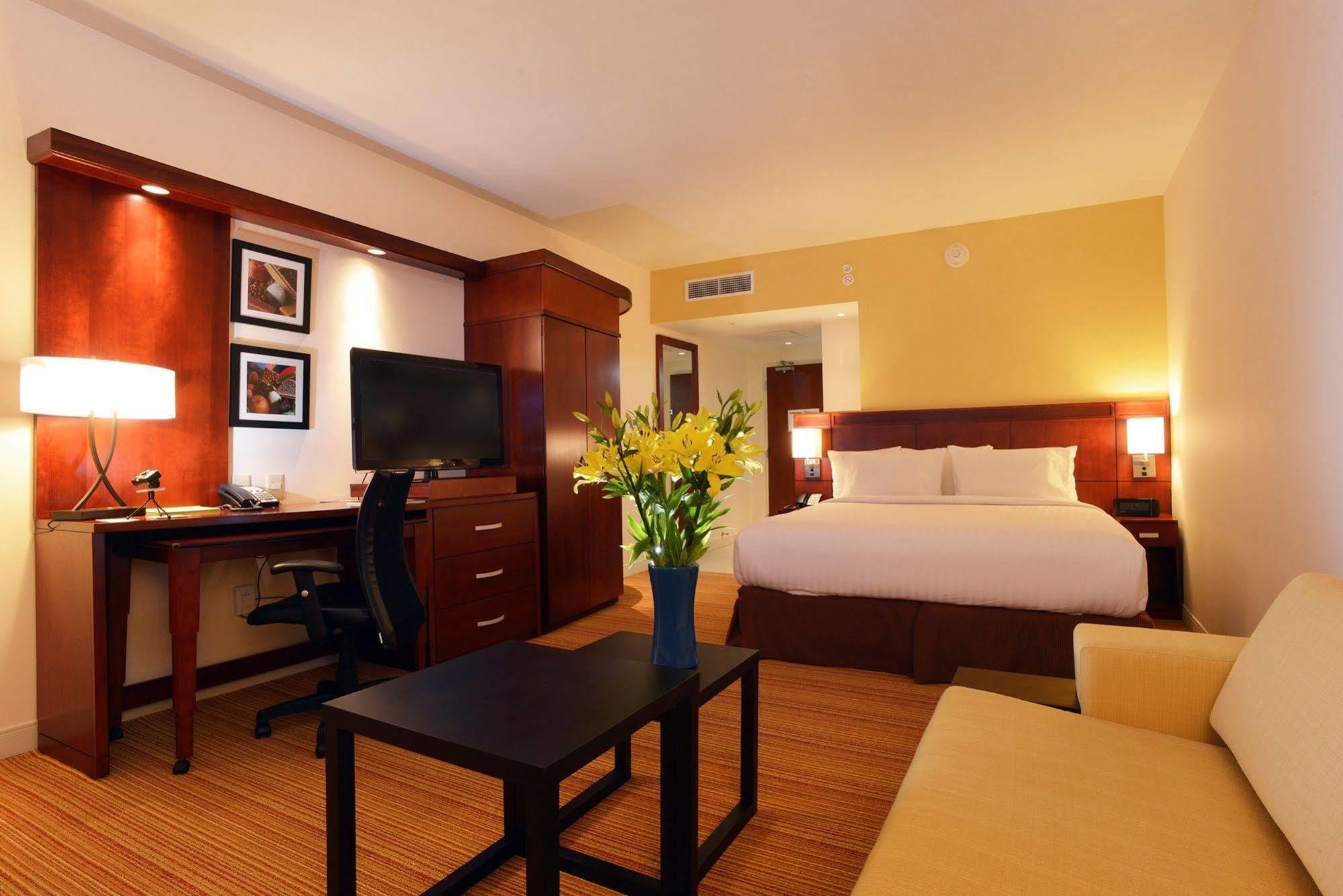 คอร์ตยาร์ด โตลูกา โตโยกัน Hotel โทลุกา ภายนอก รูปภาพ